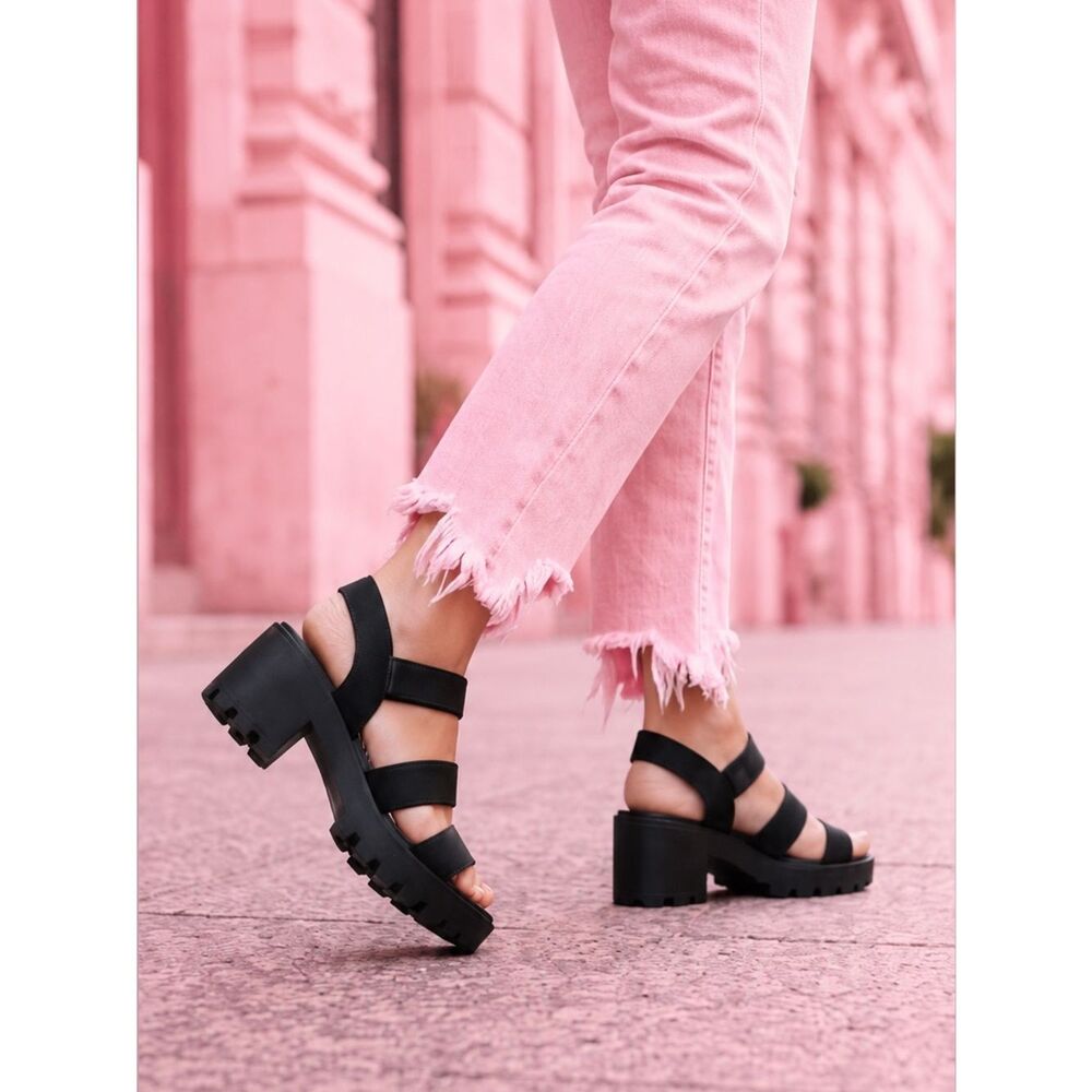 Madden Girl Black Sohoo Lug sole platform Y2K sandals NWOT size 11